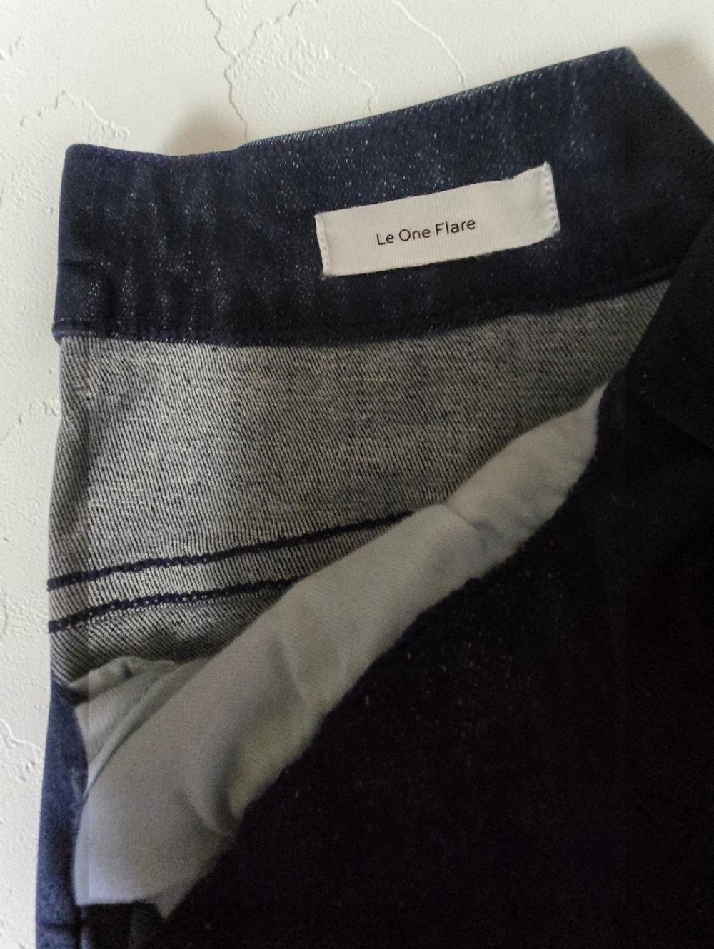 Frame Le One Flare Jeans in Keller Size 2 - 34" Inseam Long Dark Wash - Picture 11 of 12